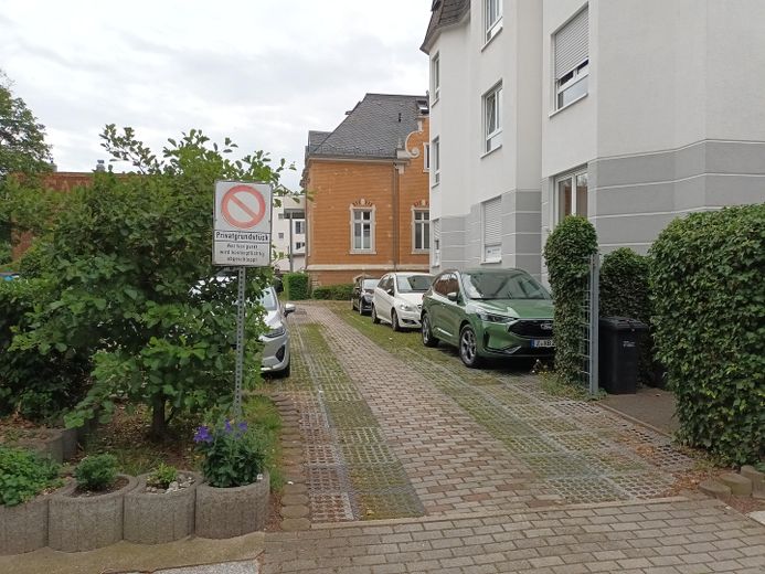 2 sonnige WE (5% Rendite) TOP gepflegt, Balkon, Aufzug, ruhig und trotzdem mitten in Zwickau! – 1 Parkplatz je Wohng.