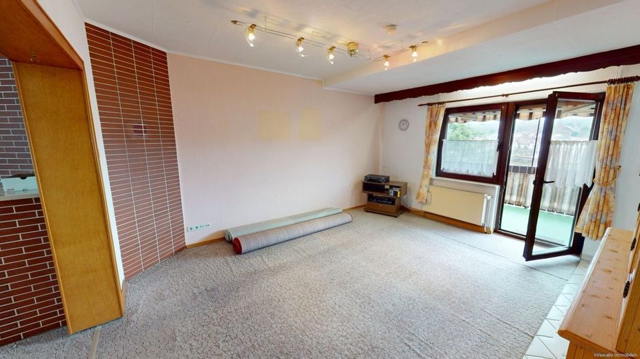 Gepflegtes Zweifamilienhaus in ruhiger Nebenstraße von Püttlingen – Wohnzimmer Obergeschoss