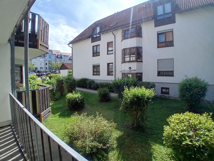 Frisch sanierte 2,5-Raum-Wohnung in ruhiger Lage – Balkon