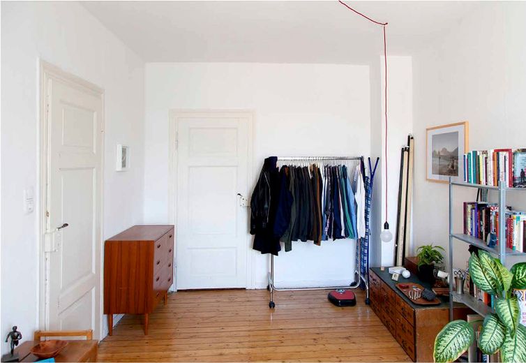 ALTBAU-CHARME! Einfach & günstig wohnen über den Dächern von Offenbach! – Schlafzimmer