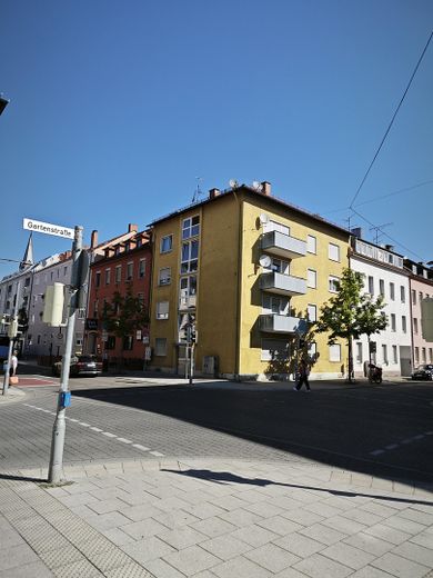 Zentrum Neu-Ulm: Klimatisierte 3-Zimmer-Wohnung mit 2 Balkonen (74 m²) Provisionsfrei! – Haus