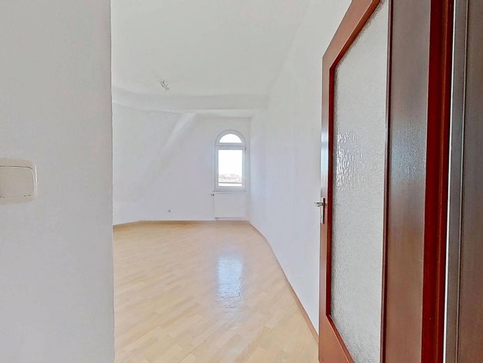 3-Zimmer-Dachgeschosswohnung mit Nürnberg-Sündersbühl – Ansicht III: Wohn- und Esszim…