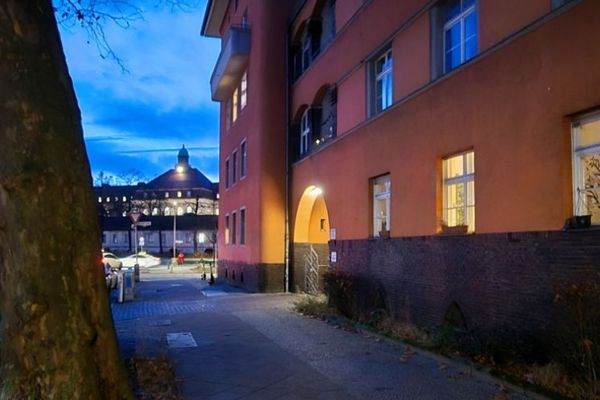 Historischer Charme trifft komfortablen Wohnkomfort - Maisonette-Wohnung mit Dachterrasse Berlin Mitte-Wedding