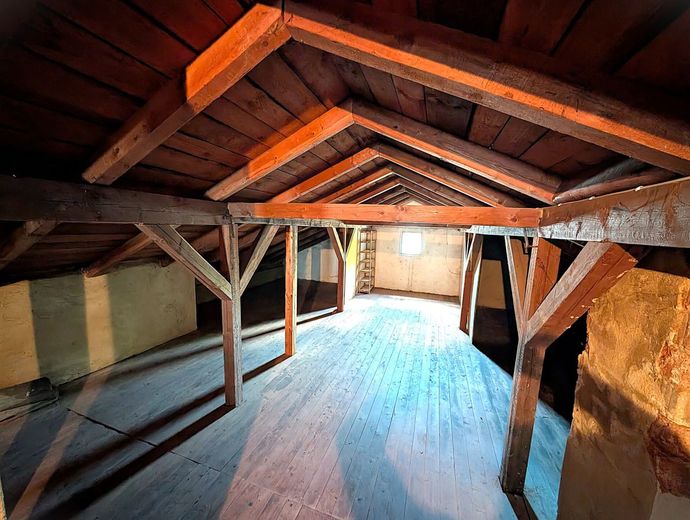 PROVISIONSFREI für Käufer! 5-Zimmer-Wohnung in Bestlage bei Coburg mit atemberaubendem Fernblick – Ausbaureserve im Dachboden - ordentlicher Zustand