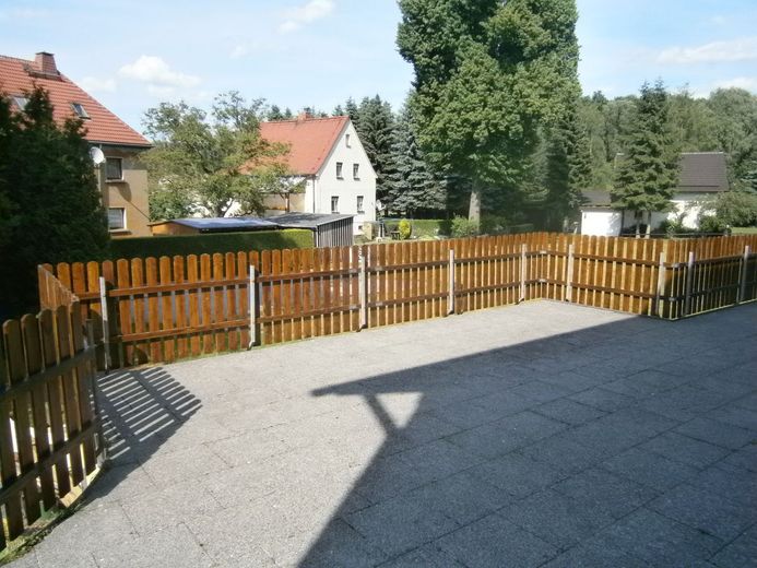 Freistehendes 3-Familien Haus in ruhiger Lage – Terasse vor WoZi EG