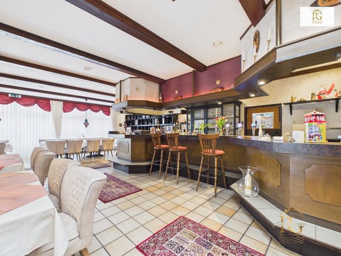 Beliebtes attraktives Restaurant im Stadtkern von Hemmoor mit Kegelbahn, großen Saal mit ca. 300 Sitzplätzen,Bühne, Gäste Zimmer, Außenterrasse – Hauptgastraum