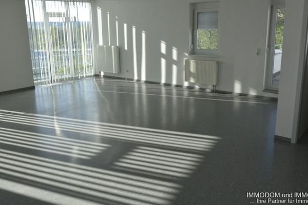 Moderna sala di formazione con terrazza sul tetto e splendida vista in affitto!