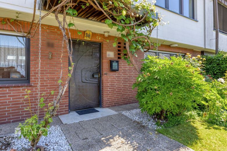 Großer Familientraum mit 952m² Grundstück! – Hauseingang