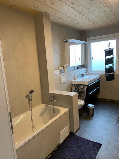 Wohnungen im 1 OG 80m² – Bad