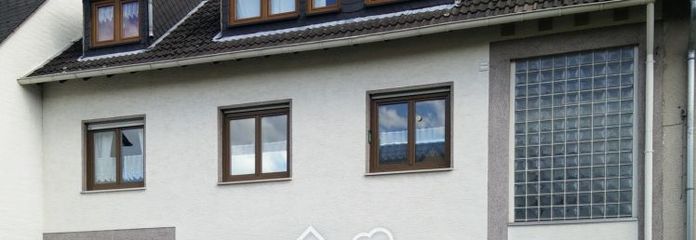 दक्षिणमुखी बालकनी और बगीचे के साथ Neuwied-Feldkirchen के शांत स्थान पर 3-कमरों वाला अपार्टमेंट