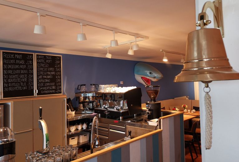 Traumhafter Resthof in absoluter Alleinlage direkt hinterm Eiderdeich mit eigenem Leuchtturm! – Tresen Gastronomie