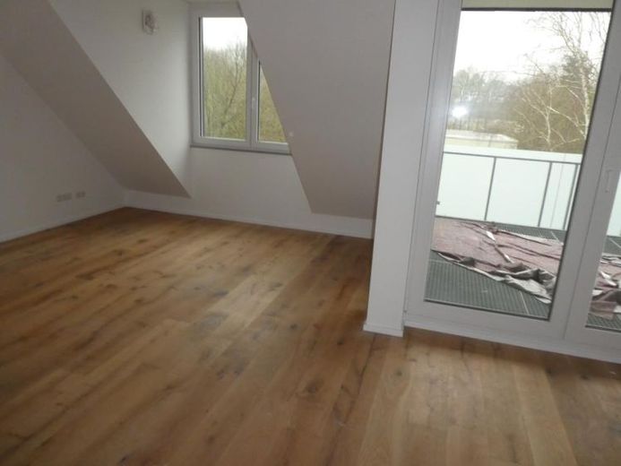 Neue helle Dachgeschoßwohnung mit moderner Heiztechnik im Energiesparhaus Bonn-Endenich – Foto 1