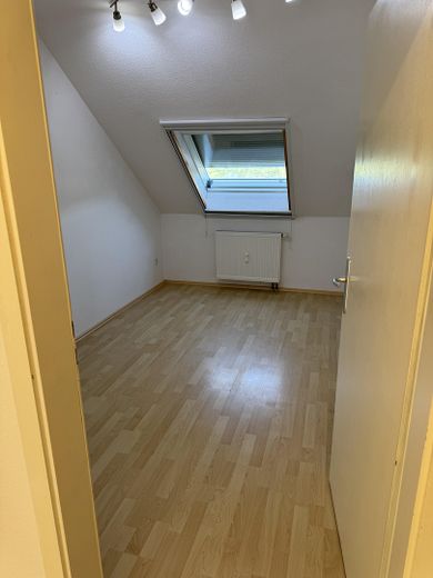 Apartamento abuhardillado de 3 habitaciones en Leinach – Arbeitszimmer