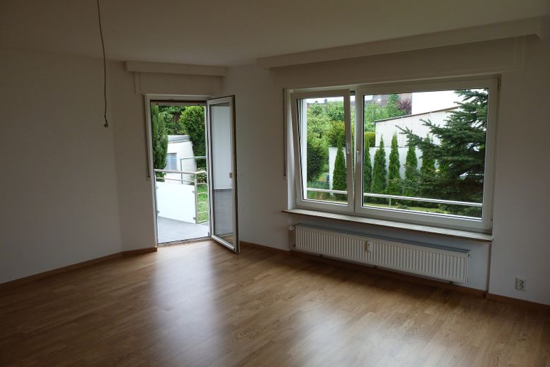 4-Familienhaus in Top-Lage von Oberursel – solide Kapitalanlage mit Mietsteigerungspotenzial – Wohnzimmer