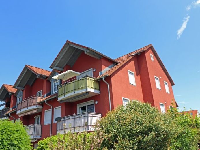 Abitare con il fascino di una galleria! Splendido appartamento di proprietà di 3,5 locali con balcone e 3 posti auto – Photo 1