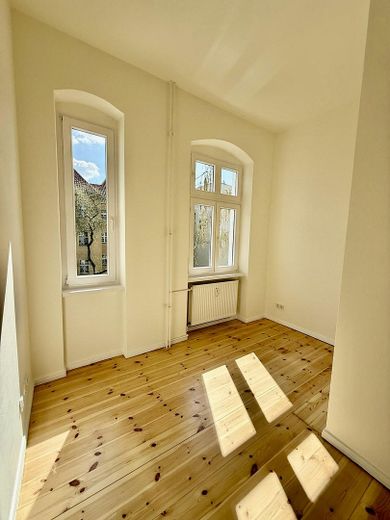 Sonnige Maisonette im Komponistenviertel – 2 Balkone, Südausrichtung & ruhige Lage im Grünen – Zimmer 1, 3. OG