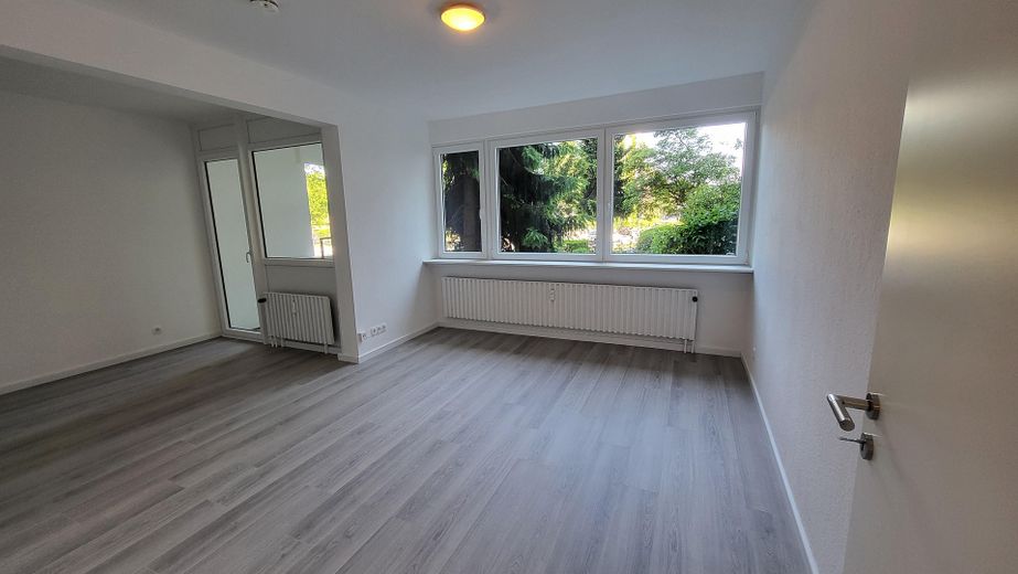 Zemin kat-yeni yenilenmiş-ayrı giriş-balkon-kapalı otopark-özel şahıstan – Wohnzimmer