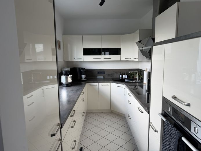 Zwei-Familien-Wohnhaus mit ausgebautem Dachgeschoss – Küche 1.OG