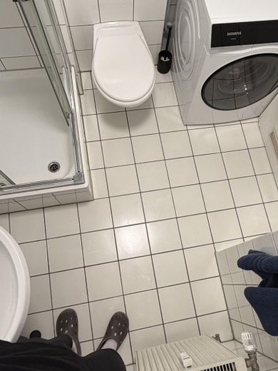 Bezugsfrei in Flingern: 1-Zimmer-Wohnung mit Balkon, Keller und Tiefgarage – Bad