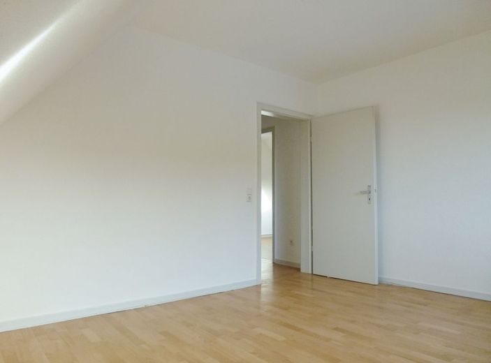 Fröndenberg: Hallo Singles, hier bin ich. Also nimm mich! – Schlafzimmer