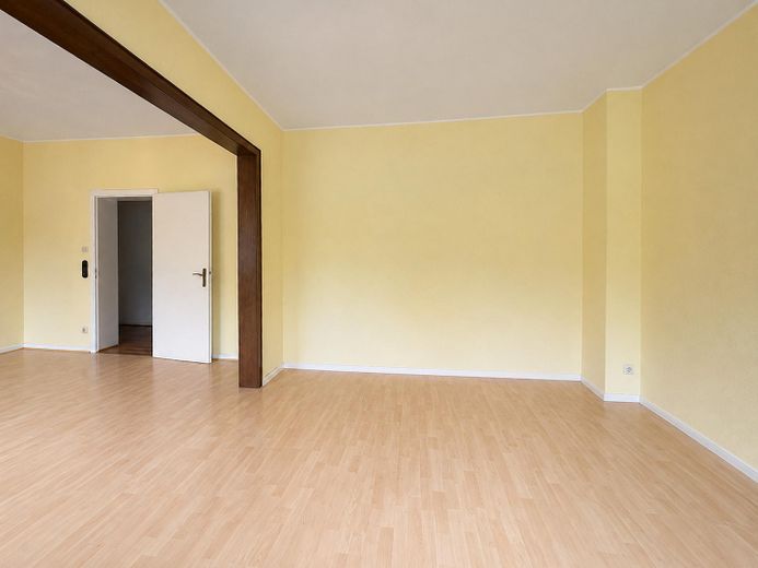 Solidne mieszkanie o powierzchni 70 m² w Bochum-Wattenscheid – substancja z potencjałem wzrostu – Wohn-Essbereich