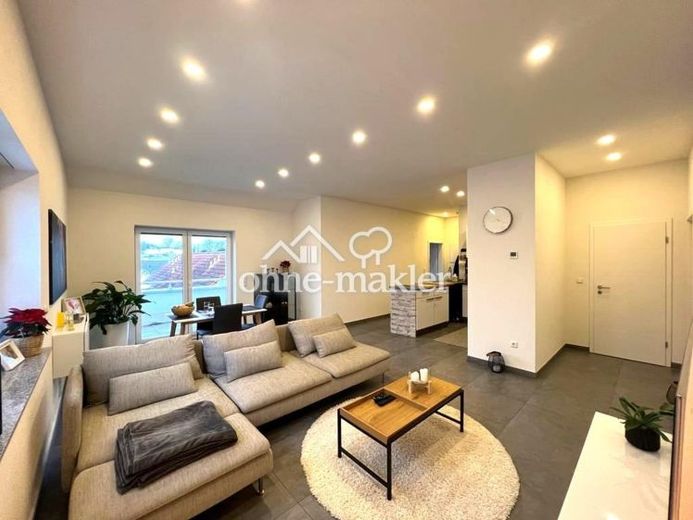 Modern 3-room apartment with balcony, fitted kitchen and underfloor heating – Foto 1