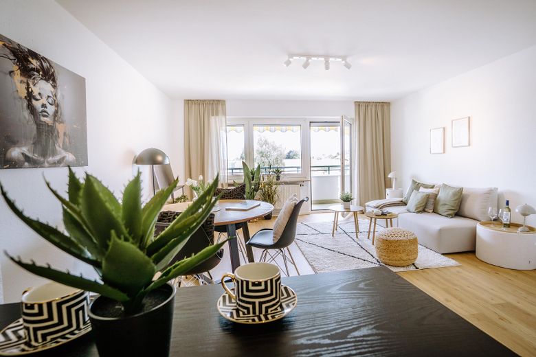 Wohnbereich mit Balkonzugang