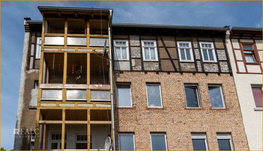 Potenzial für`s Kapital: Solides, ausbaufähiges und attraktives Mehrfamilienhaus in schöner Lage – Aussenansicht Rückseite