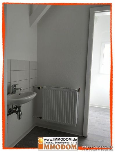 Ruhige und abgeschiedene Büro- oder Praxisräume im Dachgeschoß einer Stadtvilla zu vermieten! – Toilette