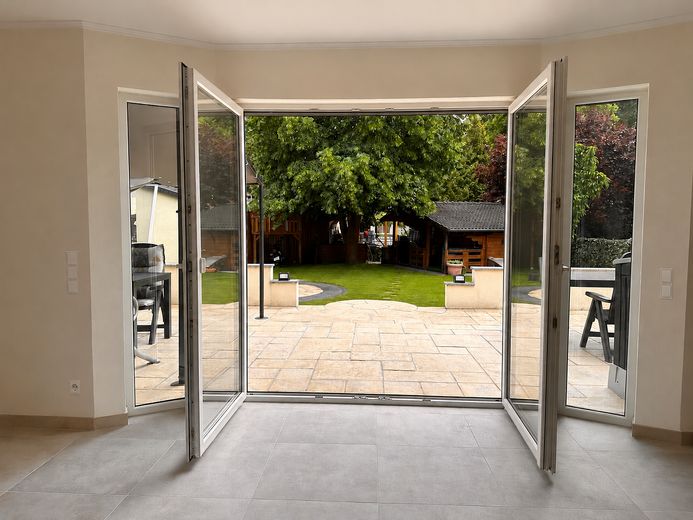 Terrasse mit Gartenblick