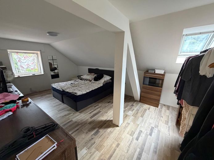 Einfamilienhaus mit Aussicht und großzügigem Waldgrundstück – Schlafzimmer