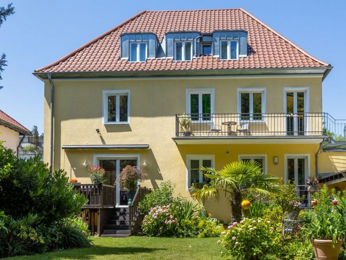 Ein zauberhaftes und vielseitiges Haus in Spitzenlage direkt am Grüngürtel und Engl. Garten – Foto 1