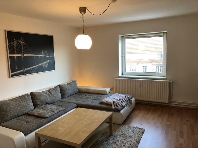 Wohnen mit Geschichte – 3 Zimmer Altbaucharme in bester Innenstadtlage – Wohnzimmer