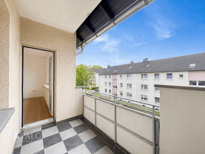 Top renovierte 2-Zimmer-Wohnung mit Balkon in Düsseldorf-Unterrath - sofort bezugsfrei – Balkon