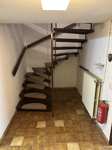 Großzügiges Reihenmittelhaus mit Kaminoption, Garage, Keller & Glasfaser in Kiel-Russee – Keller Treppe