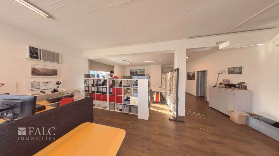 Büroetage in einer gepflegten Gewerbeimmobile – Großraumbüro