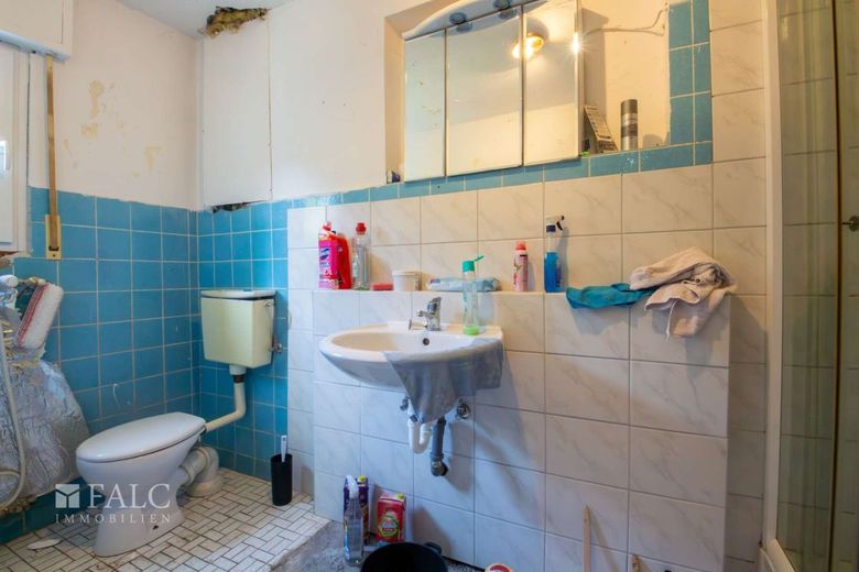 Handwerker aufgepasst - 2 Häuser zum Preis von einem! – Badezimmer