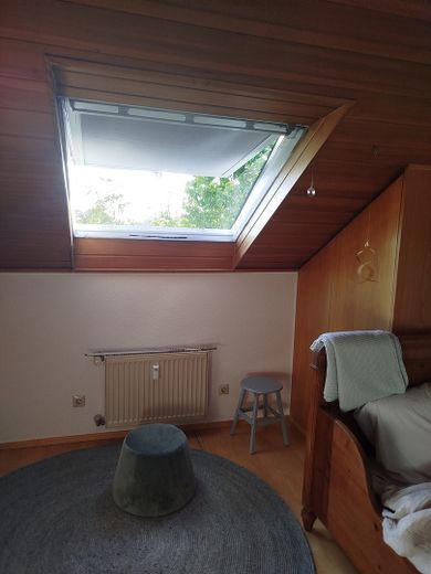 Liebevoll modernisierte DG-Wohnung mit hochwertiger Qualitätsküche, Garten & zusätzlichem Dachzimmer  - Privatverkauf, keine Maklerprovision – Foto 4