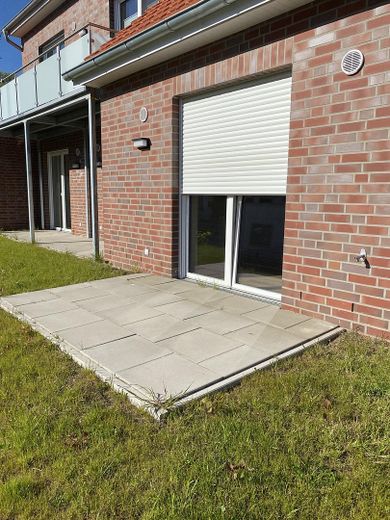 Fischerhude - Quelkhorn Barierefreie EG-Neubauwohnung in KfW 40 Ausführung, bezugsfertig – Terrasse 1 - Wohnzimmer