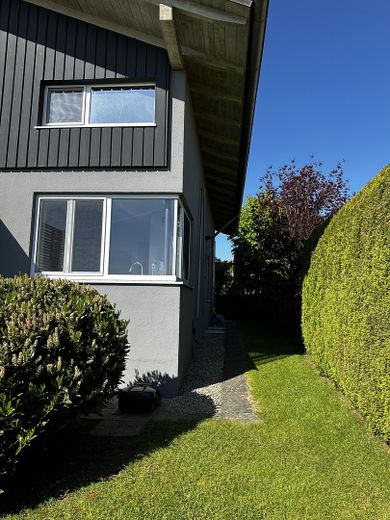 Modernes Einfamilienhaus mit freiem See- und Bergblick Nähe  Prien –  Nordost Ecke