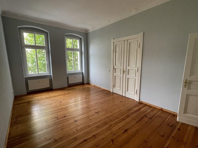 Encantador apartamento antiguo con balcón y ascensor en Hufelandstraße, Prenzlauer Berg – Foto 2