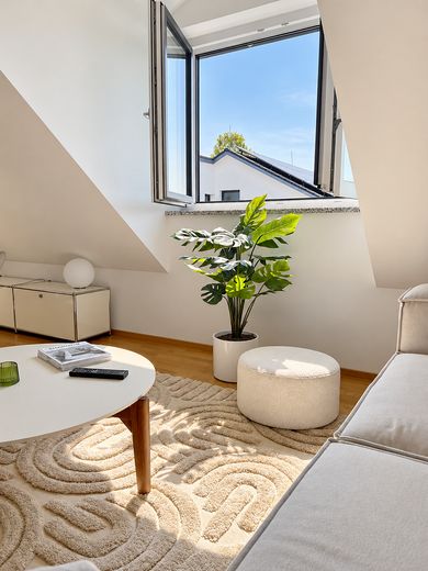 Ekskluzywny, w pełni umeblowany i wyposażony penthouse w spokojnej lokalizacji z dogodnym połączeniem komunikacyjnym. – Wohnen am Vormittag