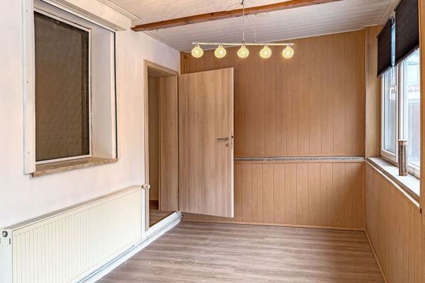 Solidly built bungalow on a spacious garden plot