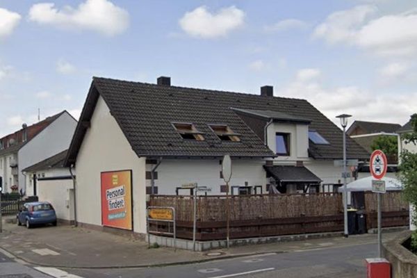 Provisionsfrei-Aktuell Saniert Ein Haus. Zwei Möglichkeiten.Ca. 220 m² Wohnfläche · barrierearm