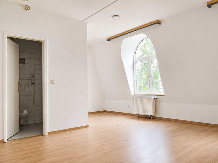 Wohnhaus mit 18 Wohneinheiten (ehemaliges Hotel ca. 69 Zimmer) – फोटो 8
