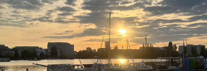 Penthouse-Feeling mit Spreeblick - lichtdurchflutete 4,5-Zimmer-Wohnung in Friedrichshain – Umgebung mit Hafen
