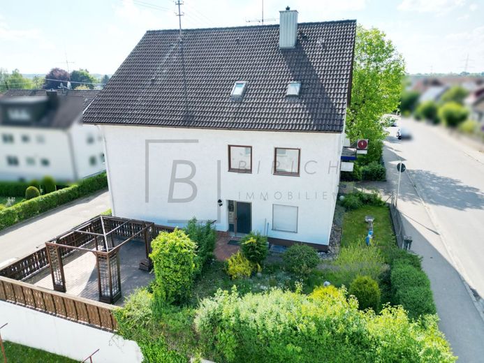 Großzügige 4-Zimmer-Dachgeschosswohnung mit Balkon und Stellplatz – Drohnenaufnahmen