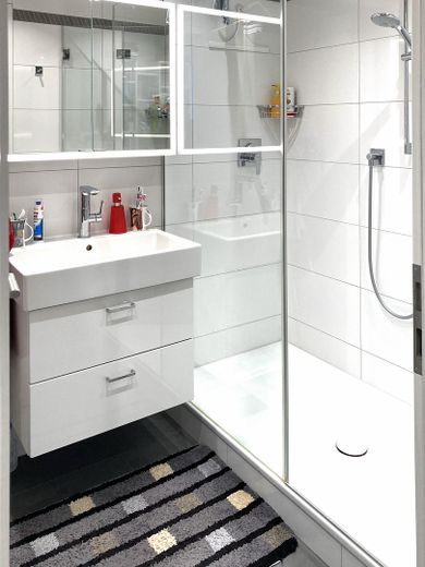 Gepflegte Eigentumswohnung in Puchheim/Bahnhof – Dusche / WC