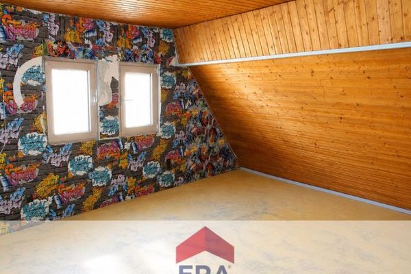 Progetto di ristrutturazione completa con potenziale – casa unifamiliare di 4 locali con cortile e garage a Pfeddersheim