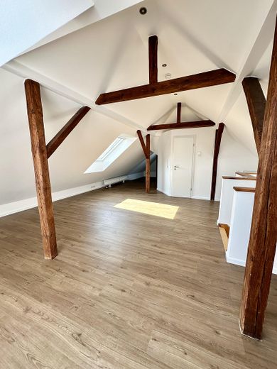 Hochwertig sanierte 4-Zimmer-Maisonette | 110 m² | 2 Bäder | Balkon | ruhige Lage an den Mainwiesen – Dachgeschoss